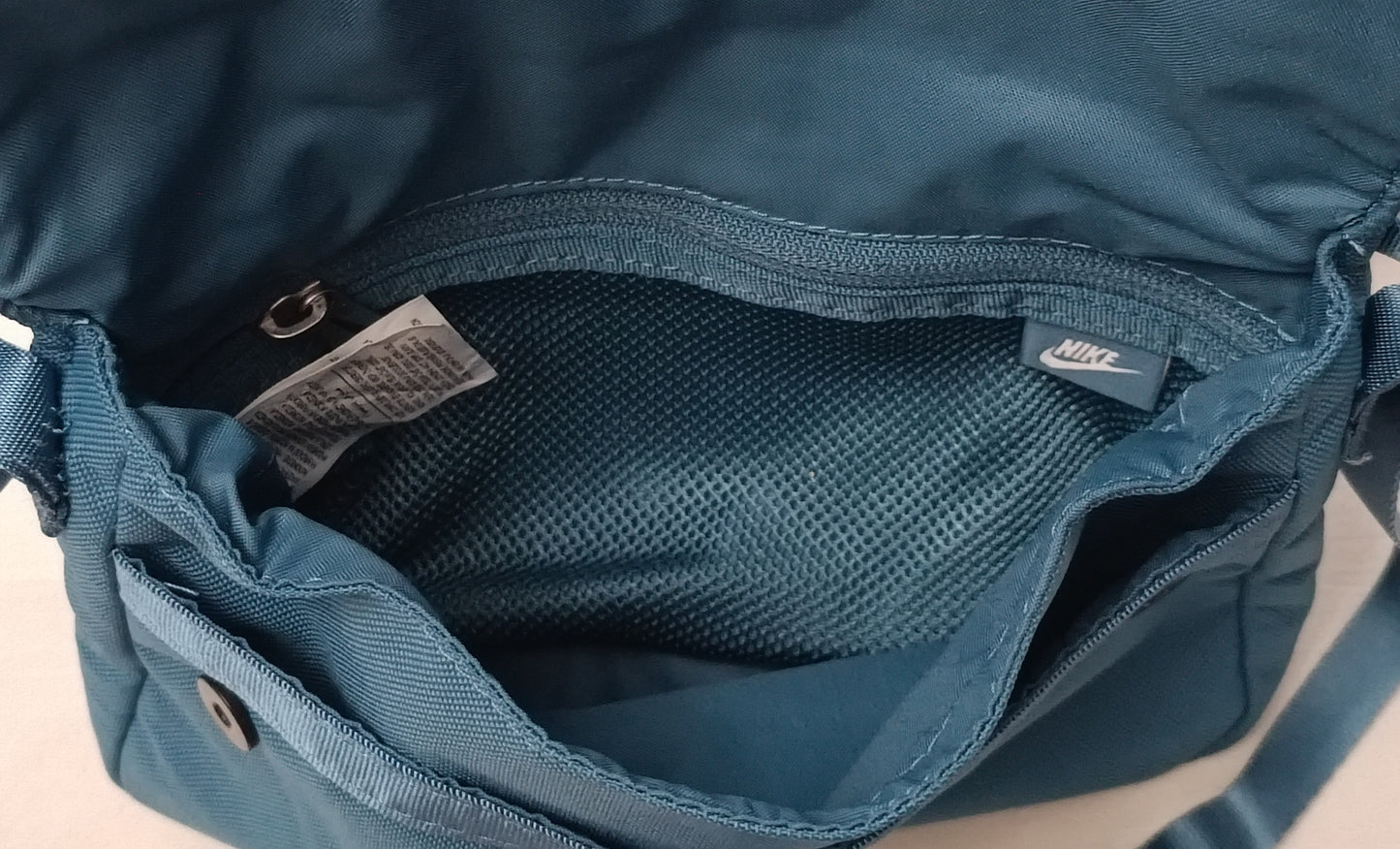 Nike NSW Futura Crossbody Bag чантичка