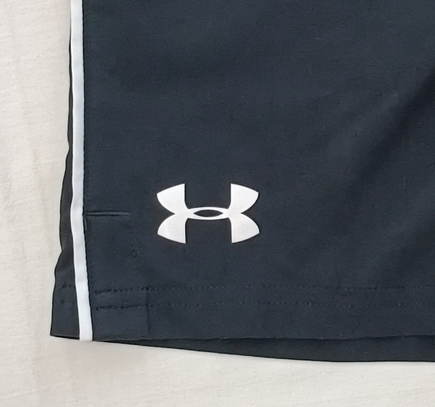 (L) Under Armour UA Shorts шорти