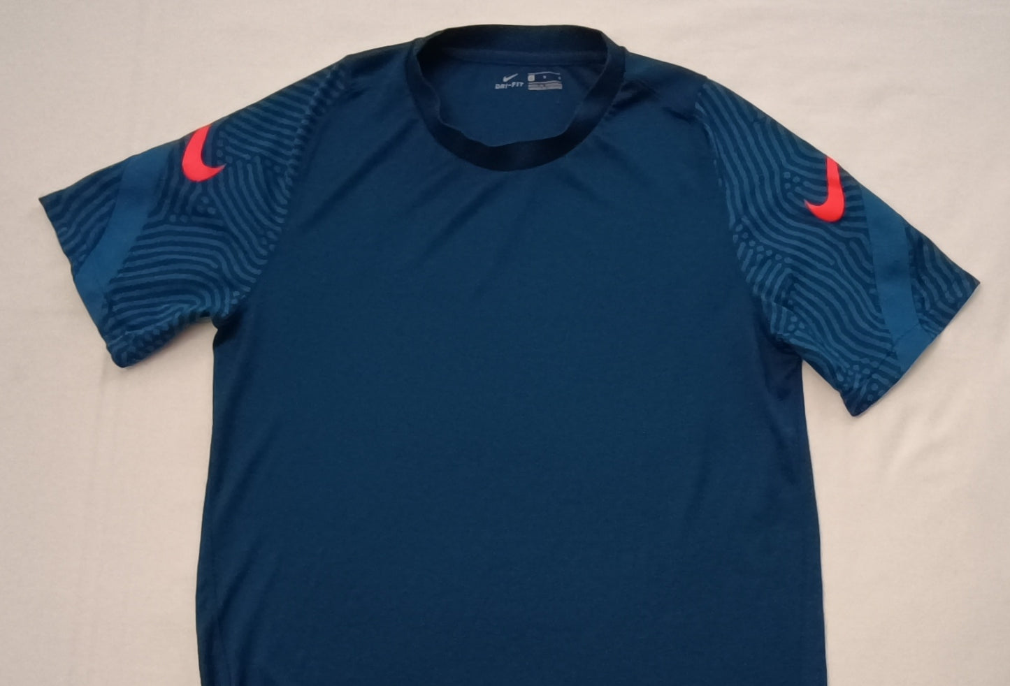 (L) Nike DRI-FIT Strike Tee тениска