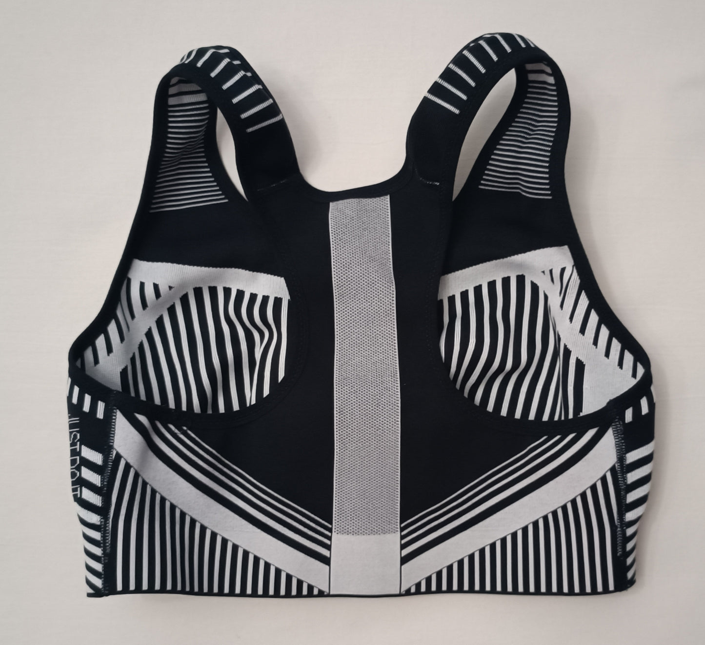 (ДАМСКО) (M) Nike FE/NOM Flyknit Bra бюстие