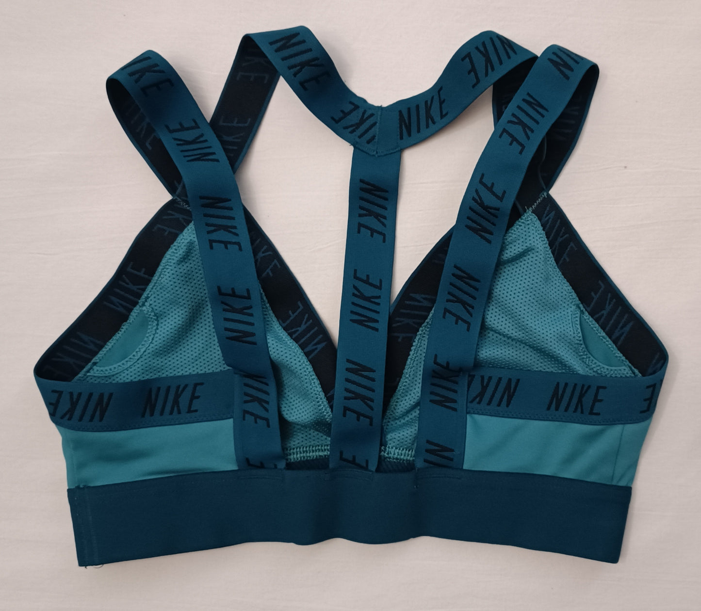 (ДАМСКО) (S) Nike DRI-FIT Bra бюстие