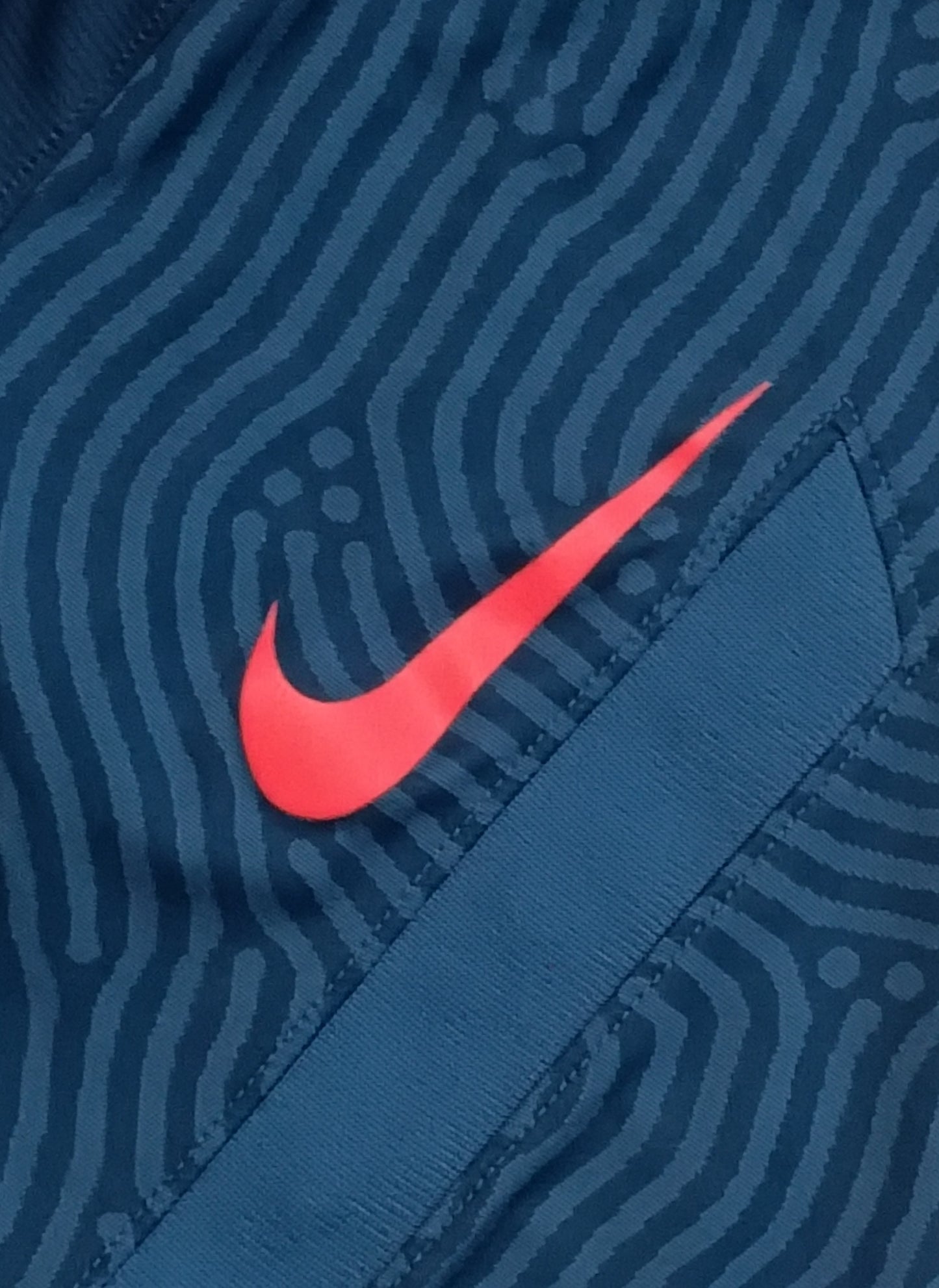 (L) Nike DRI-FIT Strike Tee тениска