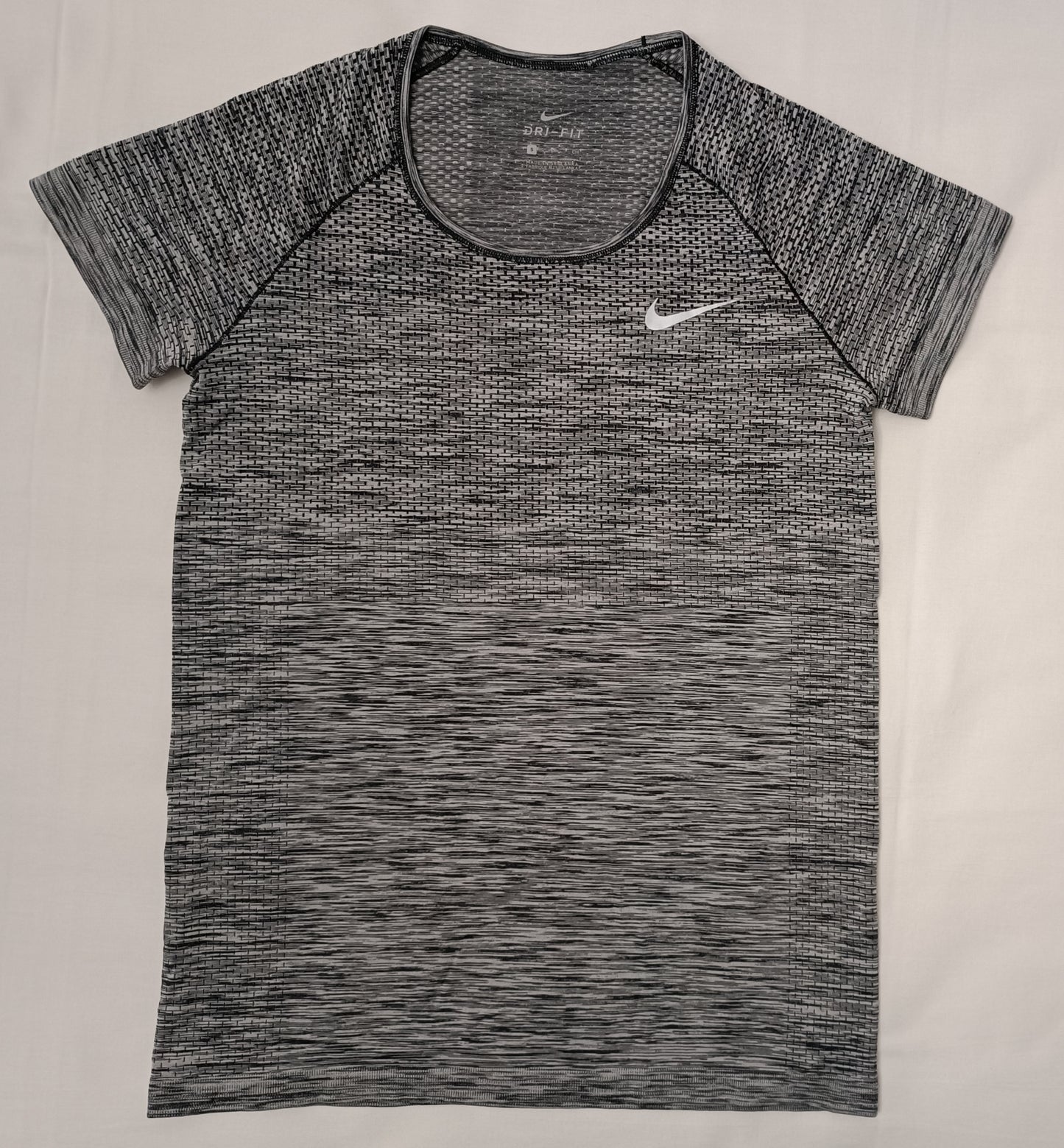 (ДАМСКО) (S) Nike DRI-FIT тениска