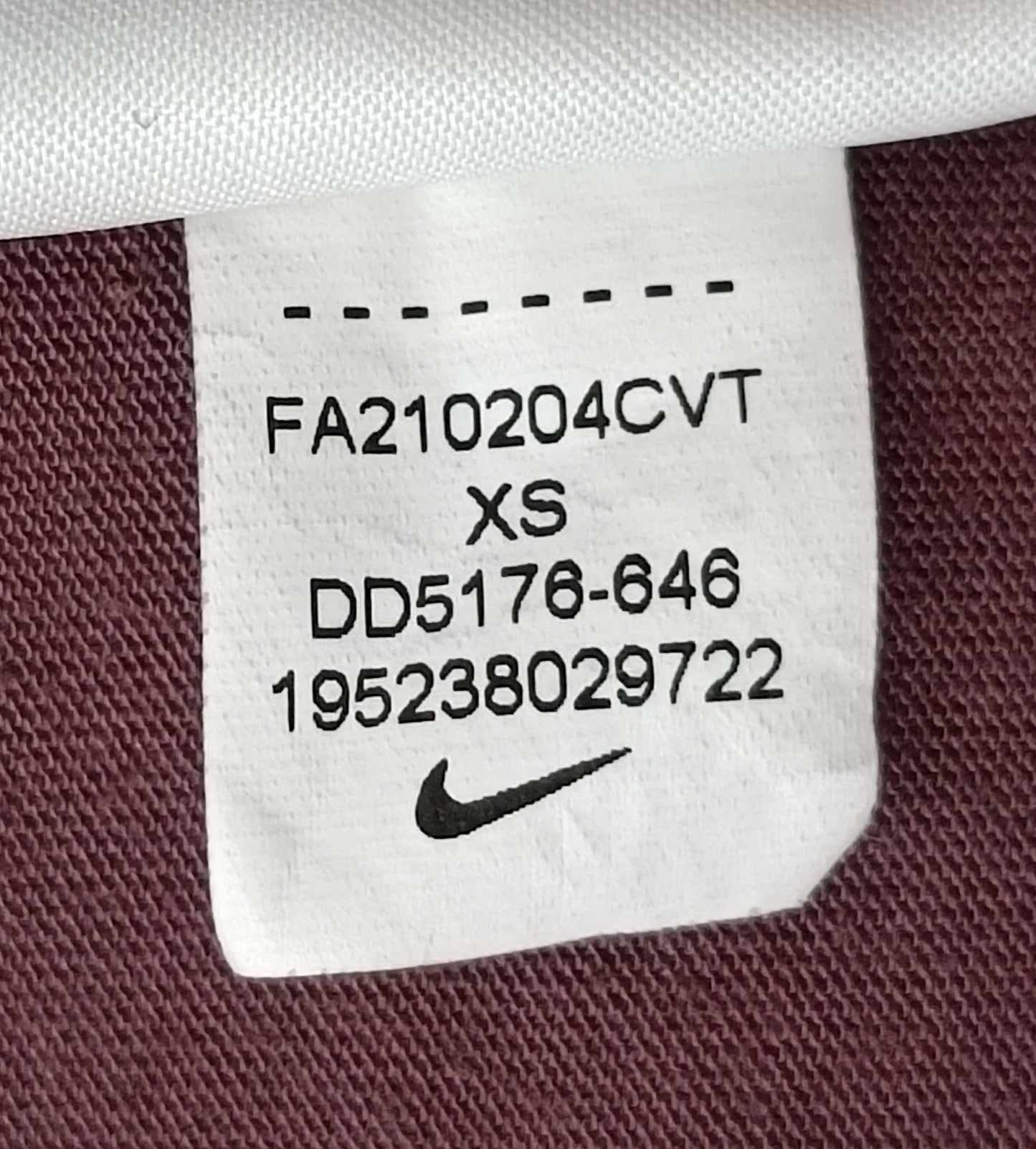 (ДАМСКО) (XS) Nike DRI-FIT тениска