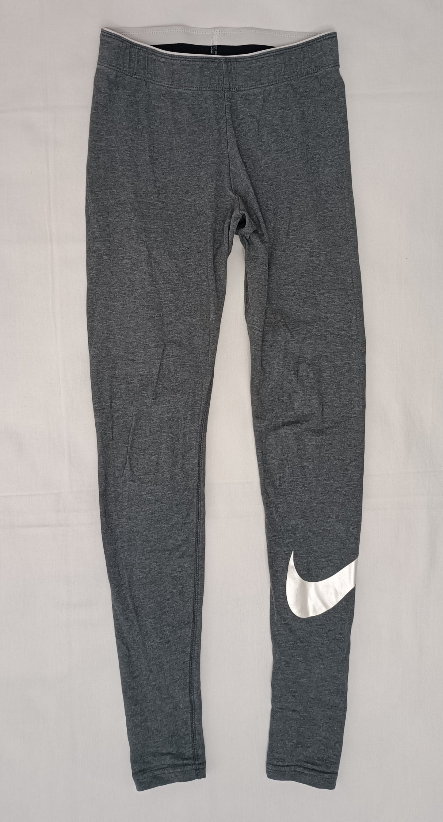 (ДАМСКО) (XS) Nike Swoosh Leggings клин