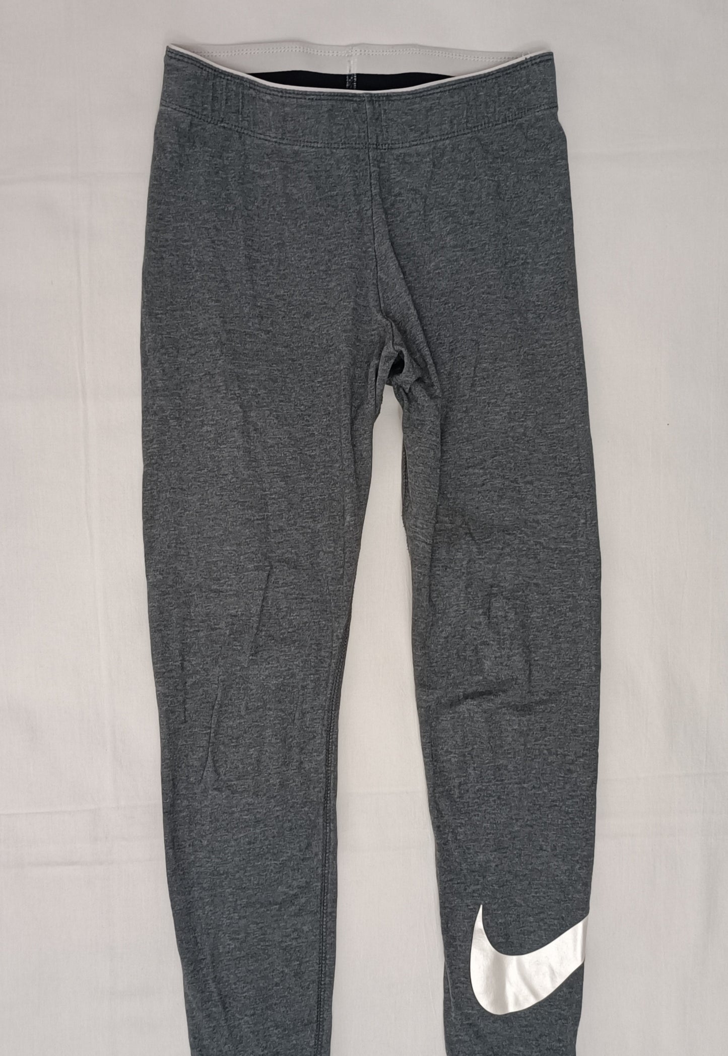 (ДАМСКО) (XS) Nike Swoosh Leggings клин