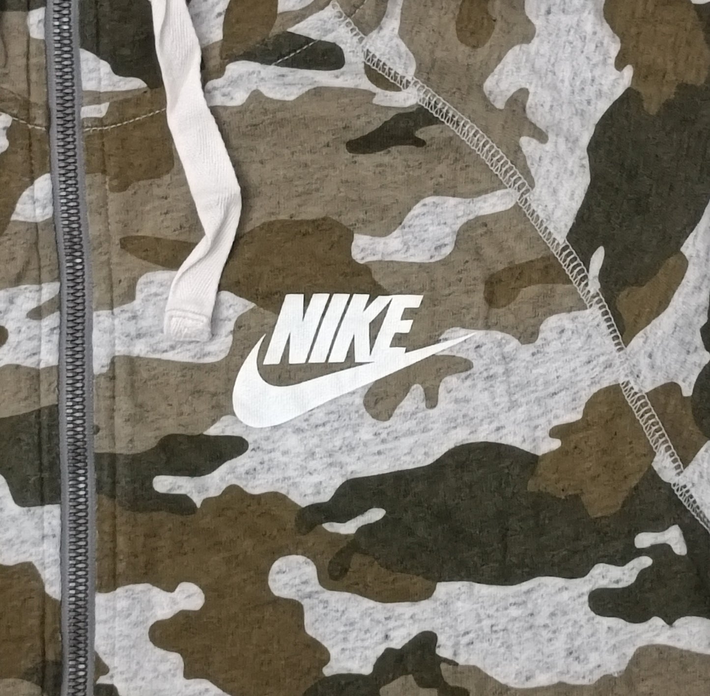 (ДАМСКО) (M) Nike Sportswear Camouflage Hoodie горнище