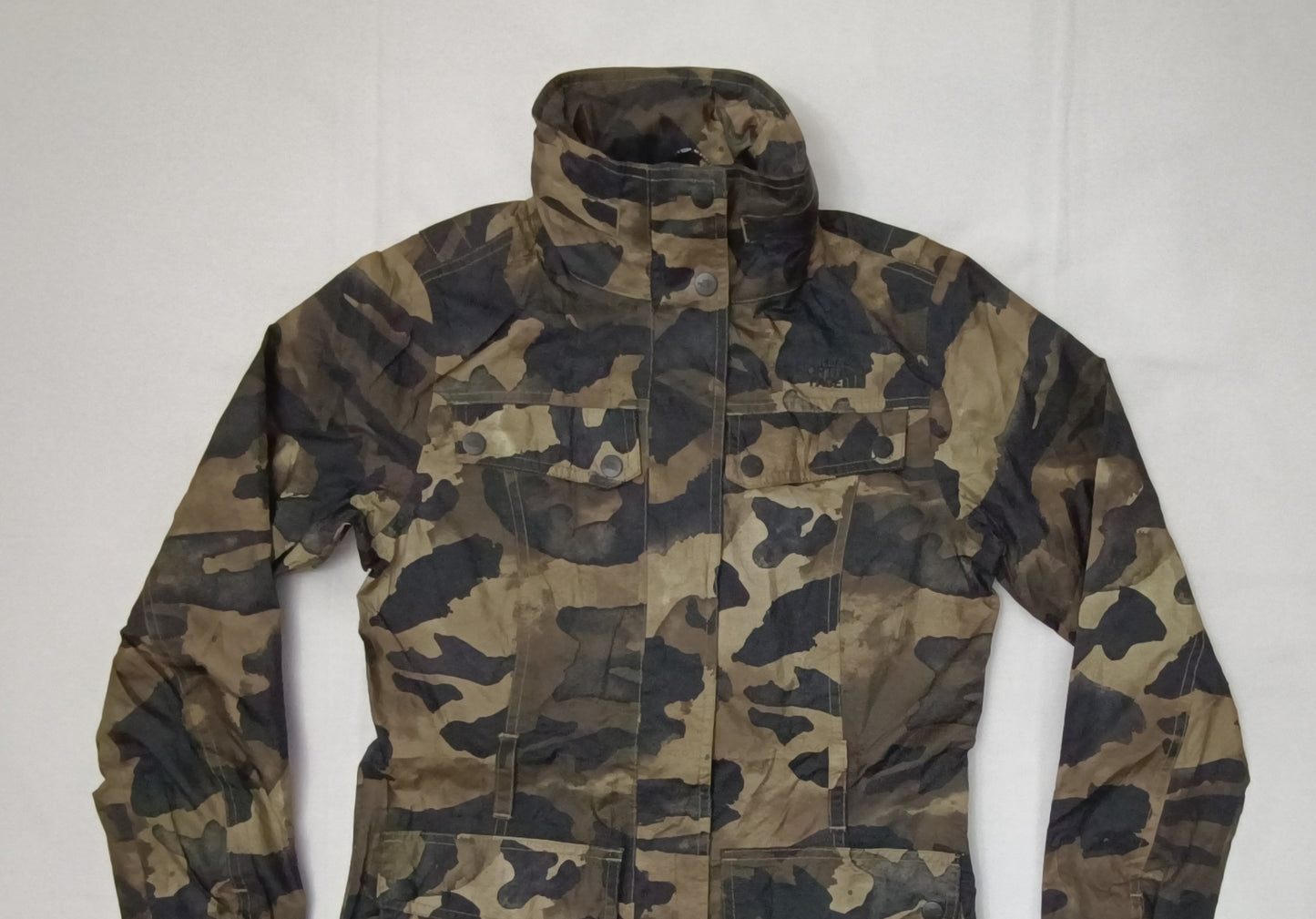 (ДАМСКО) (XS) The North Face Camouflage HyVent Jacket яке