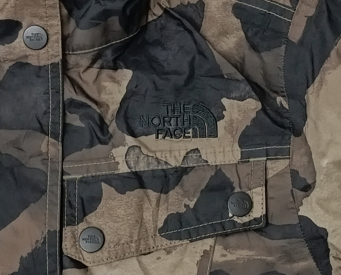 (ДАМСКО) (XS) The North Face Camouflage HyVent Jacket яке