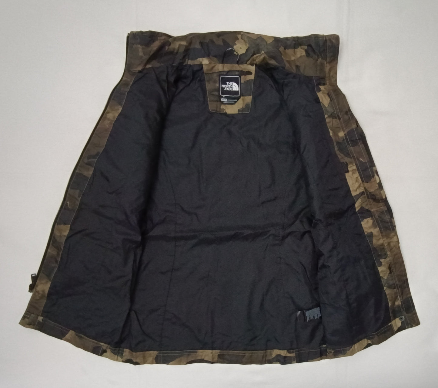 (ДАМСКО) (XS) The North Face Camouflage HyVent Jacket яке