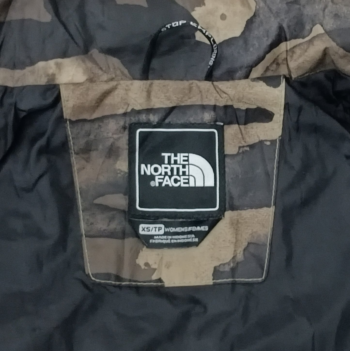 (ДАМСКО) (XS) The North Face Camouflage HyVent Jacket яке