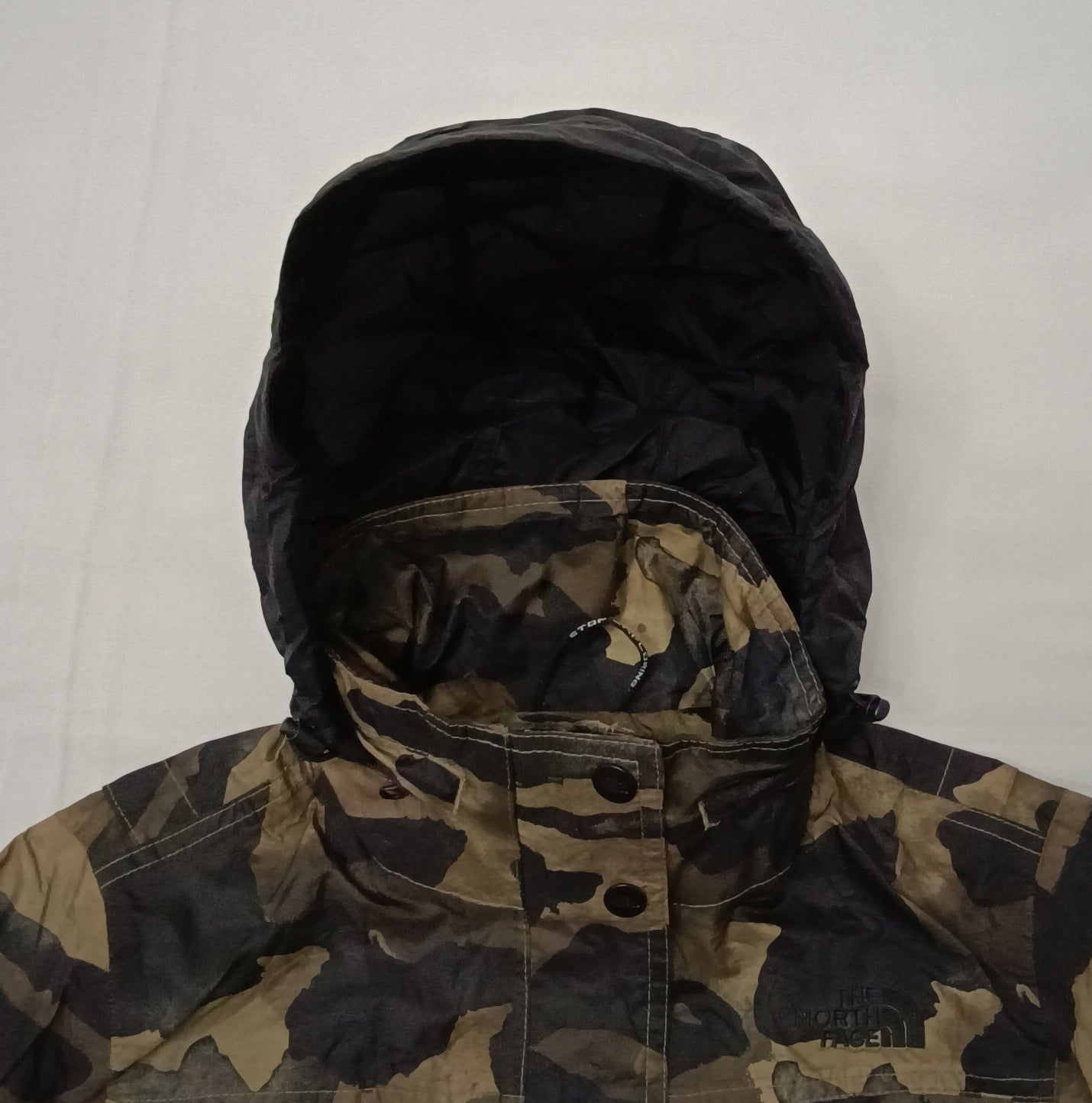 (ДАМСКО) (XS) The North Face Camouflage HyVent Jacket яке