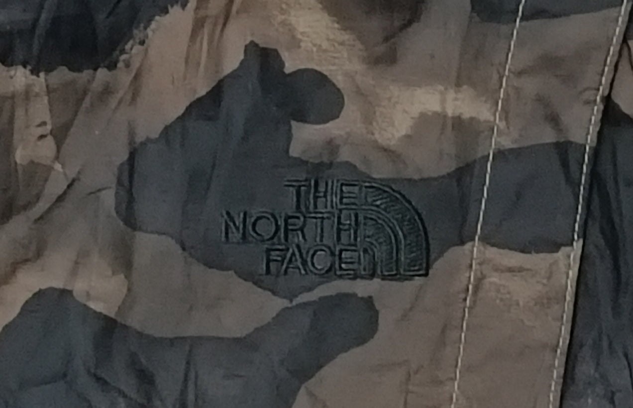 (ДАМСКО) (XS) The North Face Camouflage HyVent Jacket яке