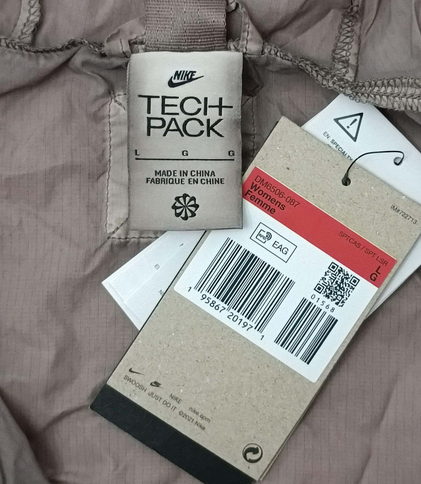 (ДАМСКО) (L) Nike Tech Pack Repel Jacket яке