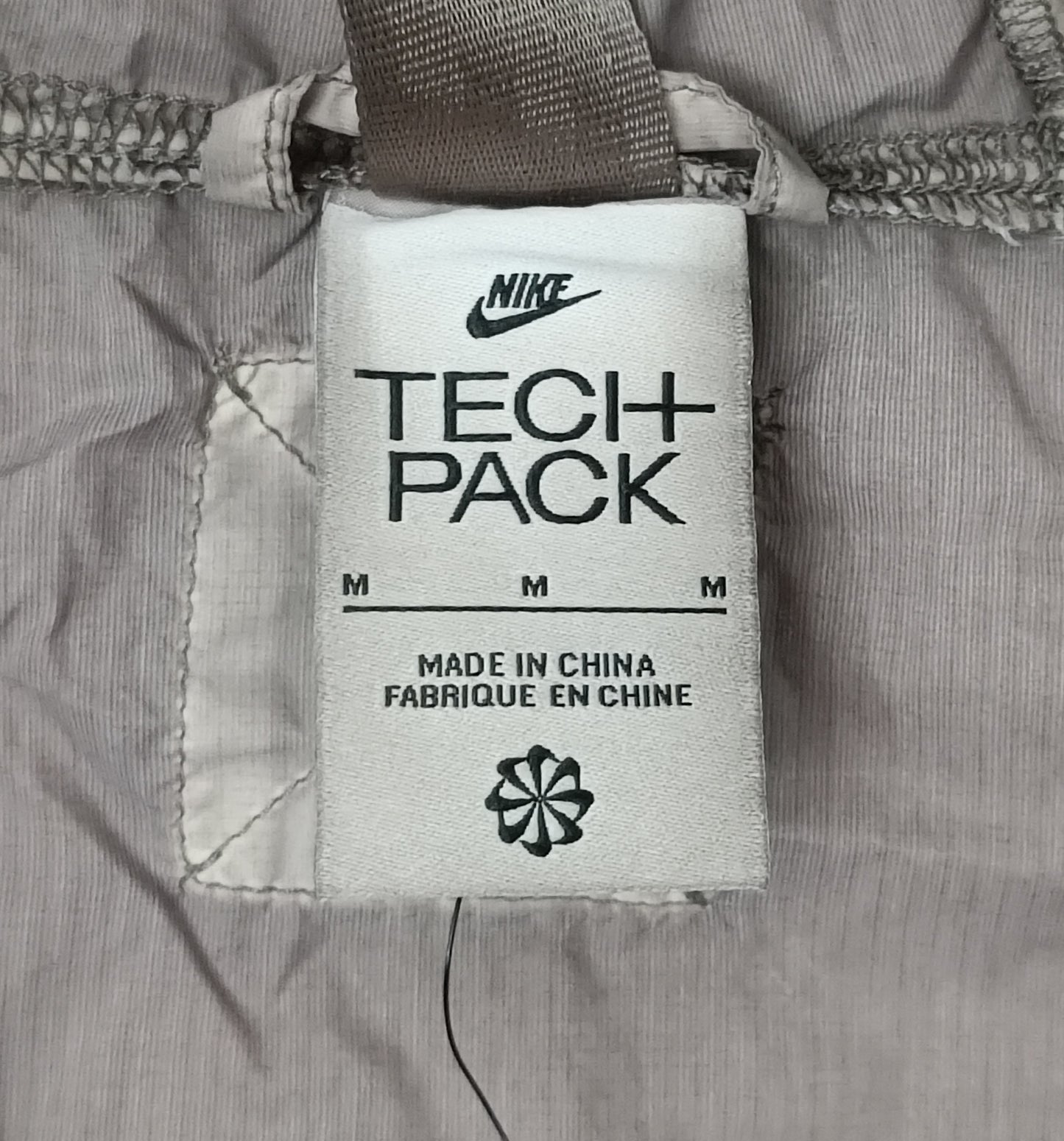 (ДАМСКО) (M) Nike Tech Pack Repel Jacket яке