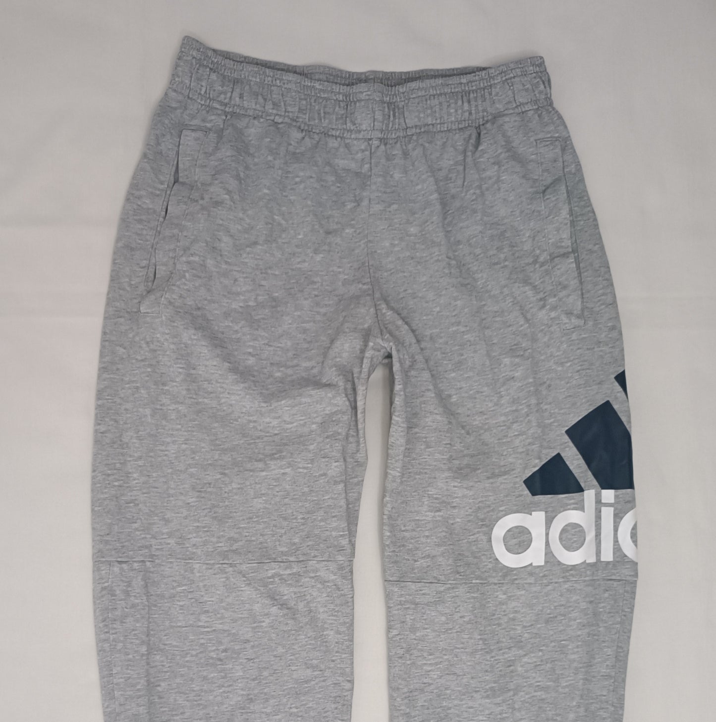 (S) Adidas Essentials Performance Logo Pants долнище