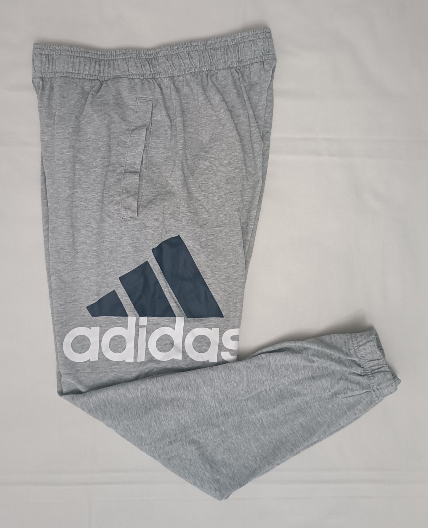 (S) Adidas Essentials Performance Logo Pants долнище