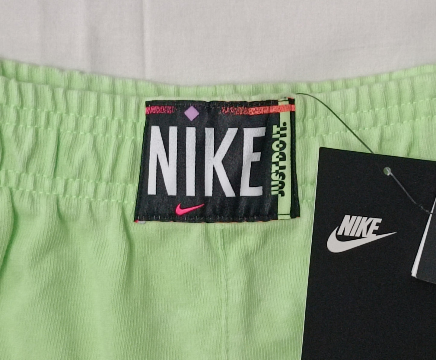 (ДАМСКО) (M, L) Nike Sportswear Washed Shorts шорти