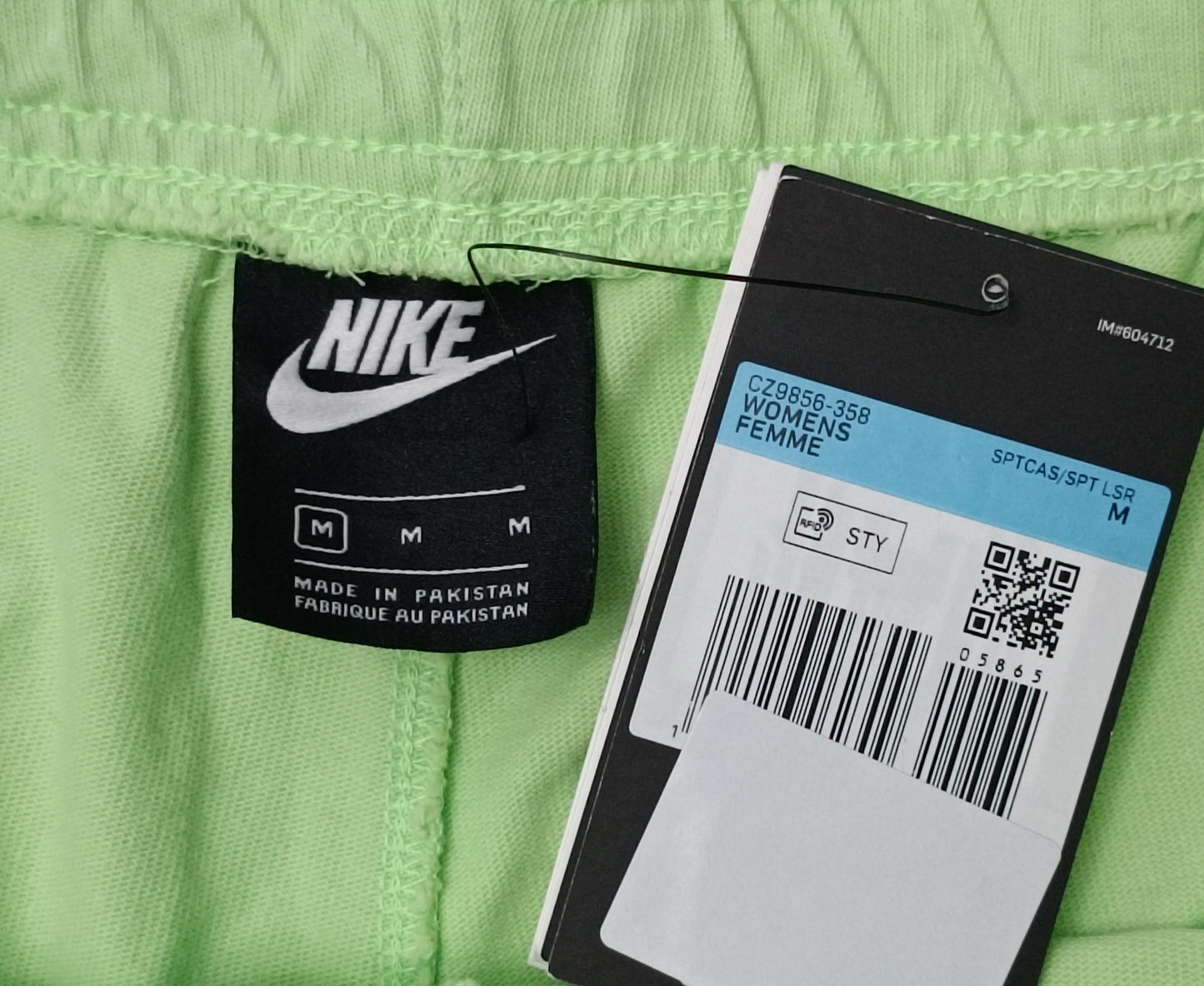 (ДАМСКО) (M, L) Nike Sportswear Washed Shorts шорти