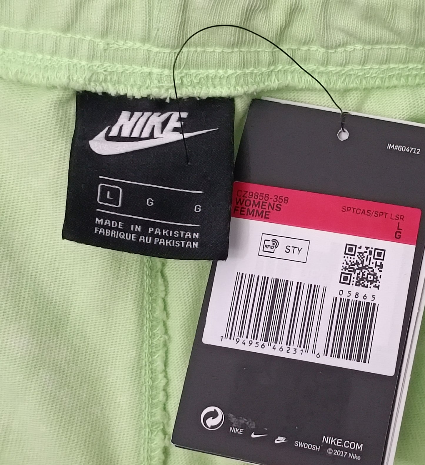 (ДАМСКО) (M, L) Nike Sportswear Washed Shorts шорти