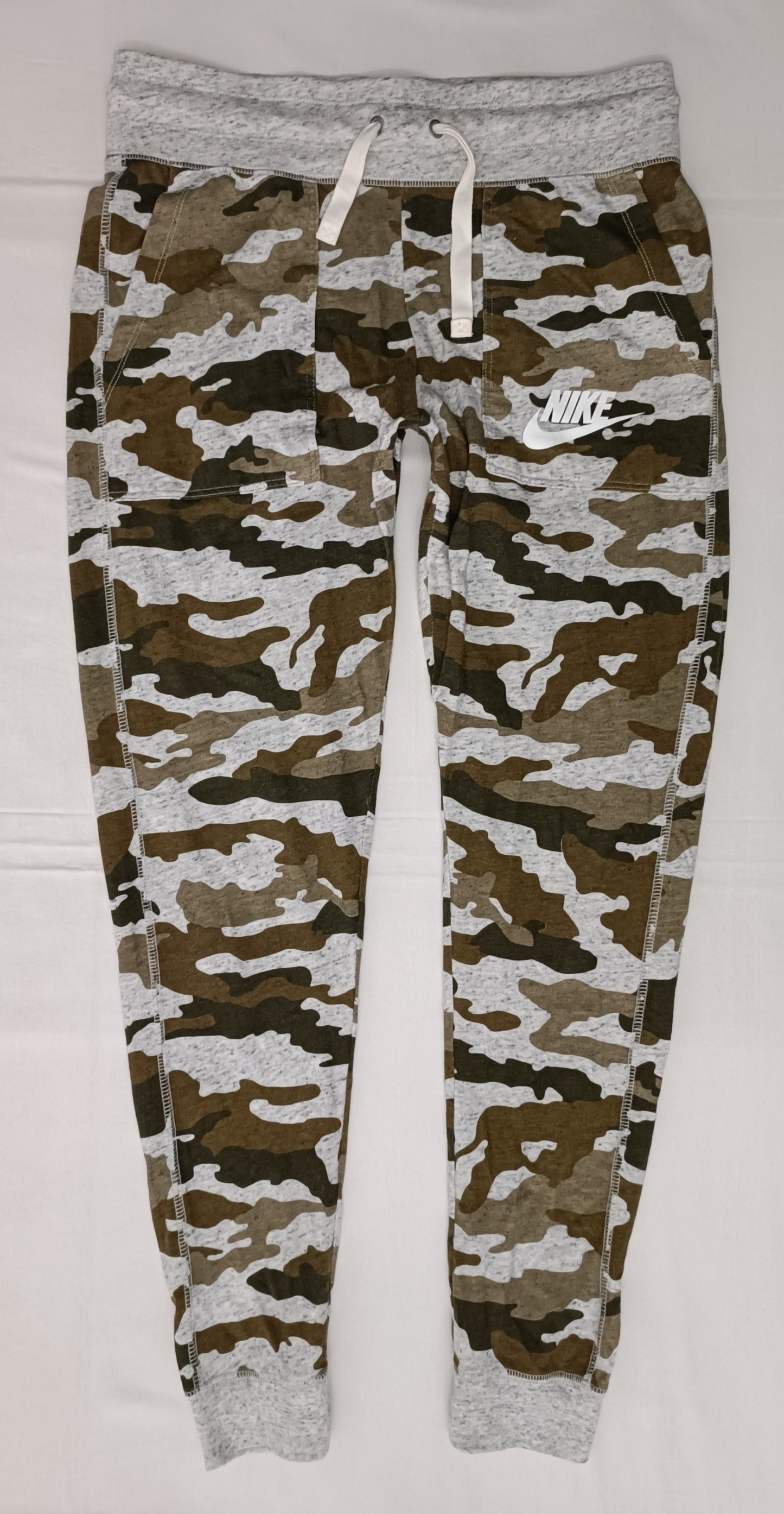 (ДАМСКО) (S) Nike Sportswear Camouflage Pants долнище