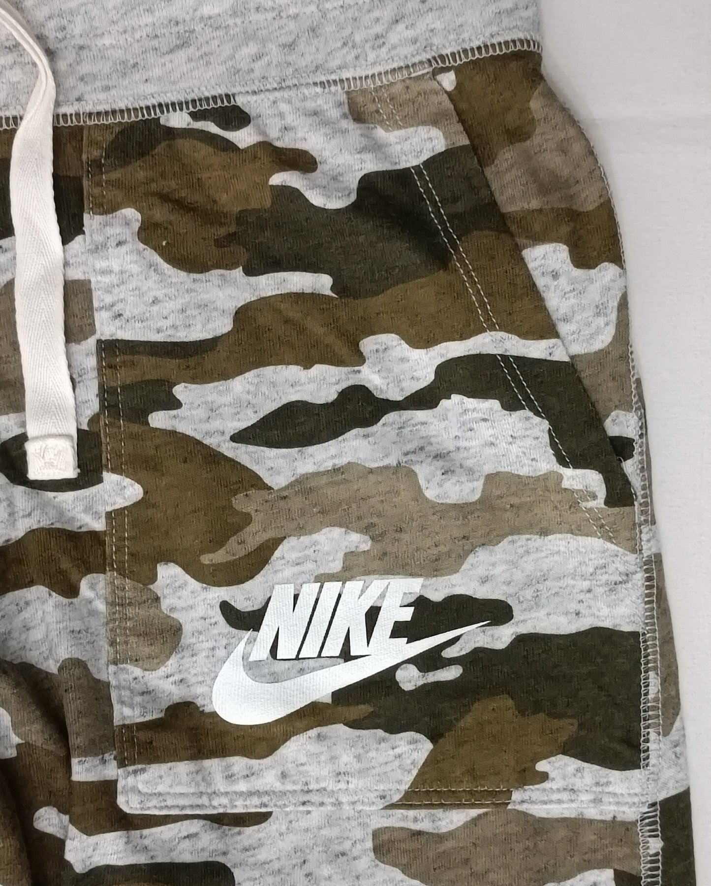 (ДАМСКО) (S) Nike Sportswear Camouflage Pants долнище