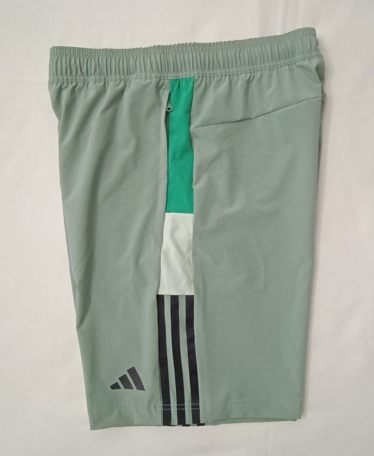 (S) Adidas 3 Stripes Shorts шорти