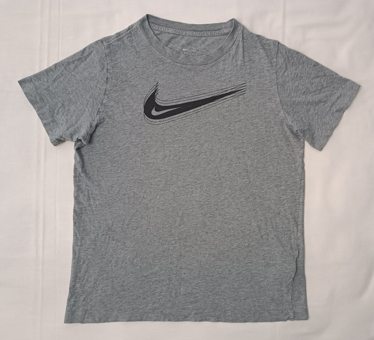 (ДЕТСКО) (Ръст 147-158см) Nike Sportswear Swoosh Tee тениска