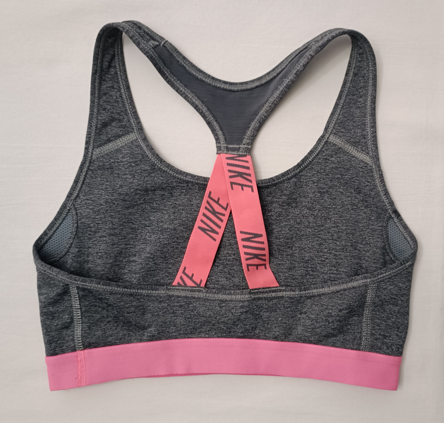 (ДАМСКО) (S) Nike DRI-FIT Bra бюстие