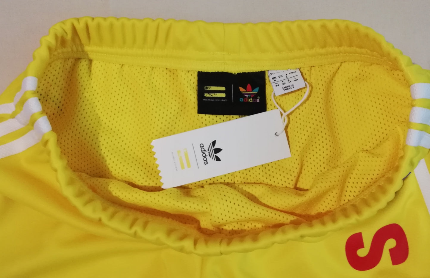 (ДАМСКО) (S) Adidas Originals Pharrell Williams Shorts шорти