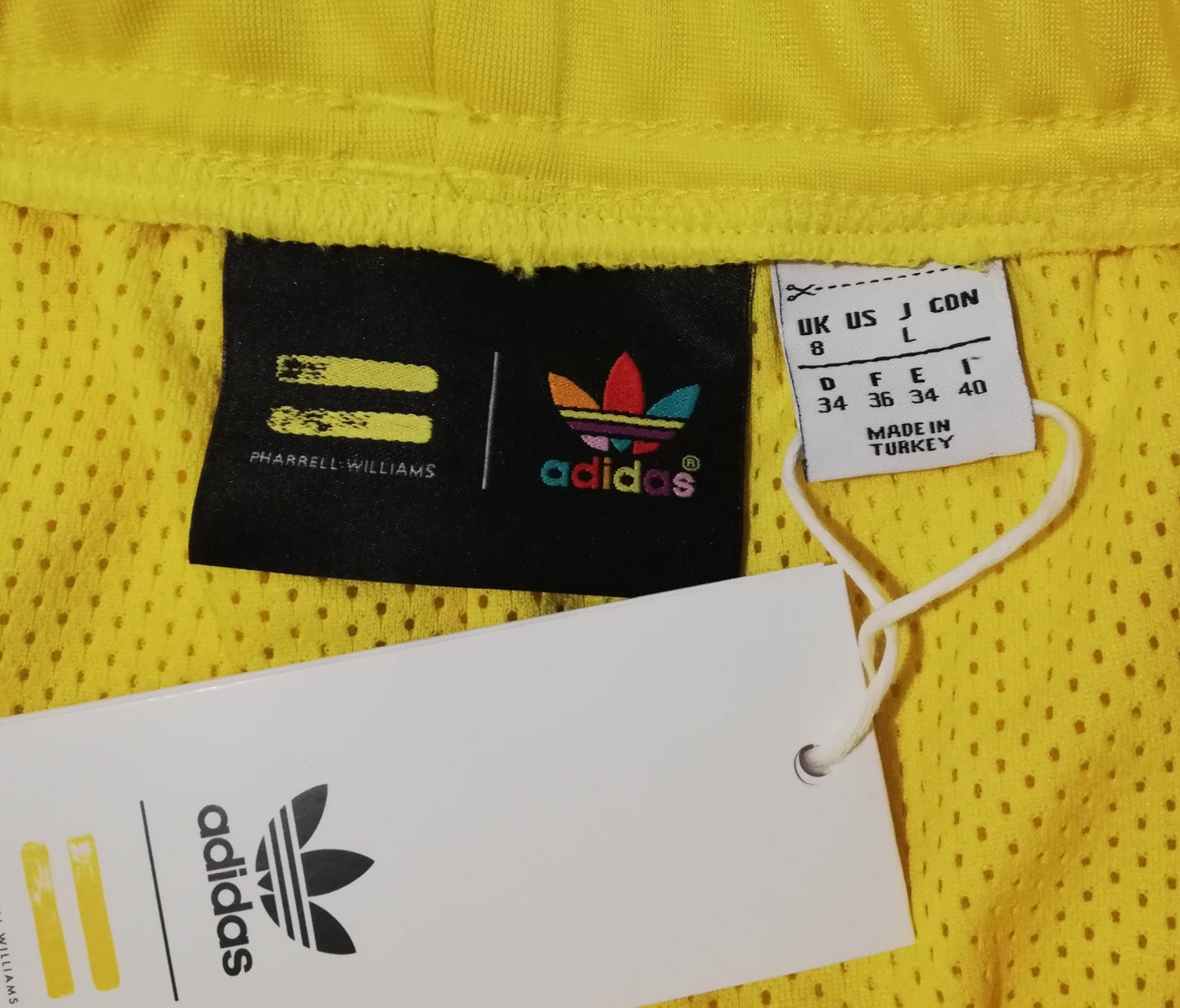 (ДАМСКО) (S) Adidas Originals Pharrell Williams Shorts шорти