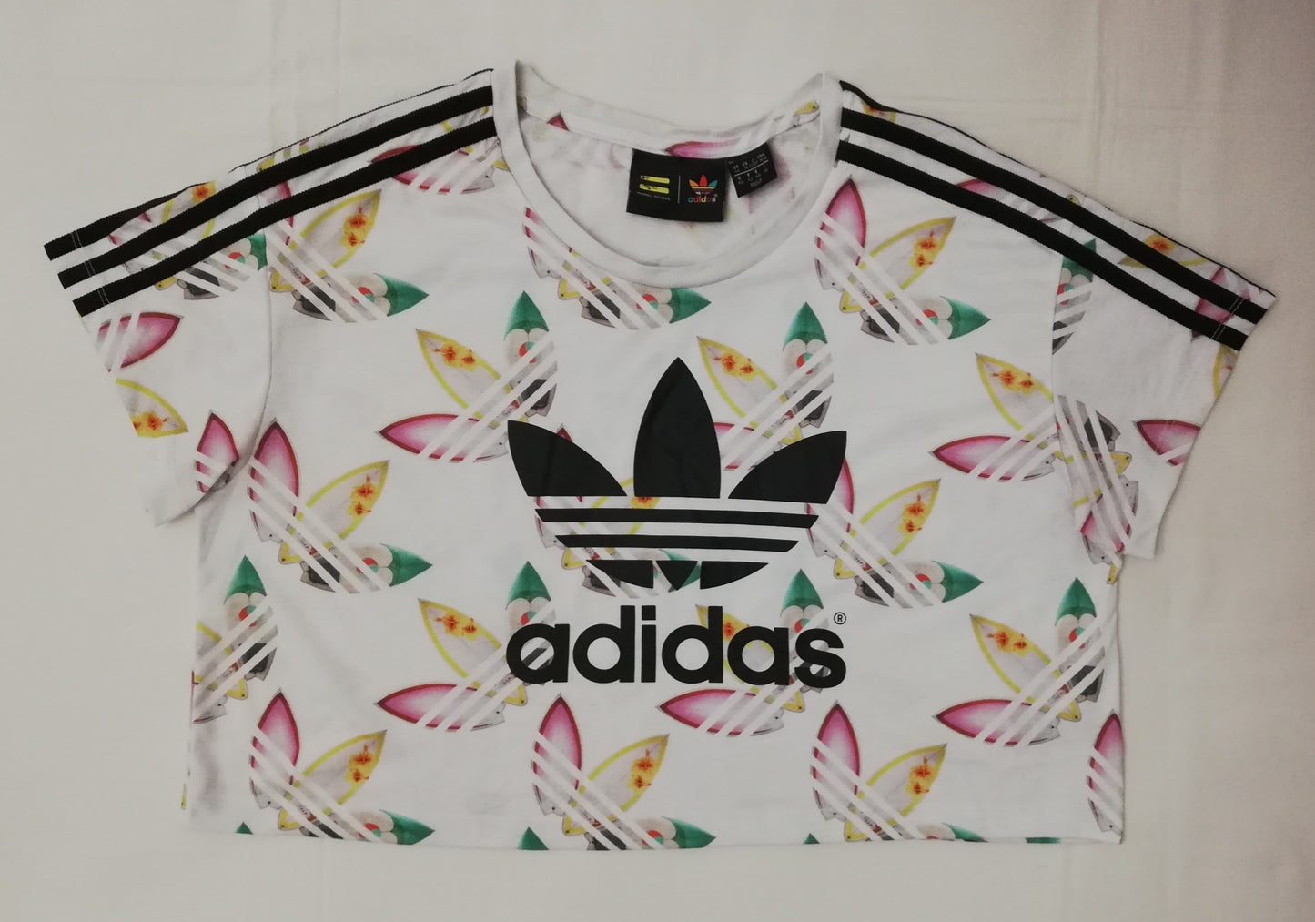 (ДАМСКО) (M) Adidas Originals Pharrel Wiliams Cropped Tee тениска