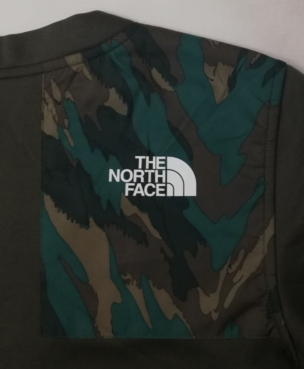 (ДЕТСКО) (Ръст 147-158см) The North Face Camouflage Sweatshirt горнище