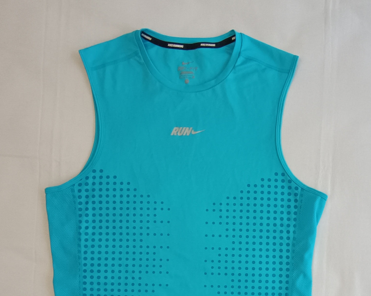 (S) Nike DRI-FIT потник