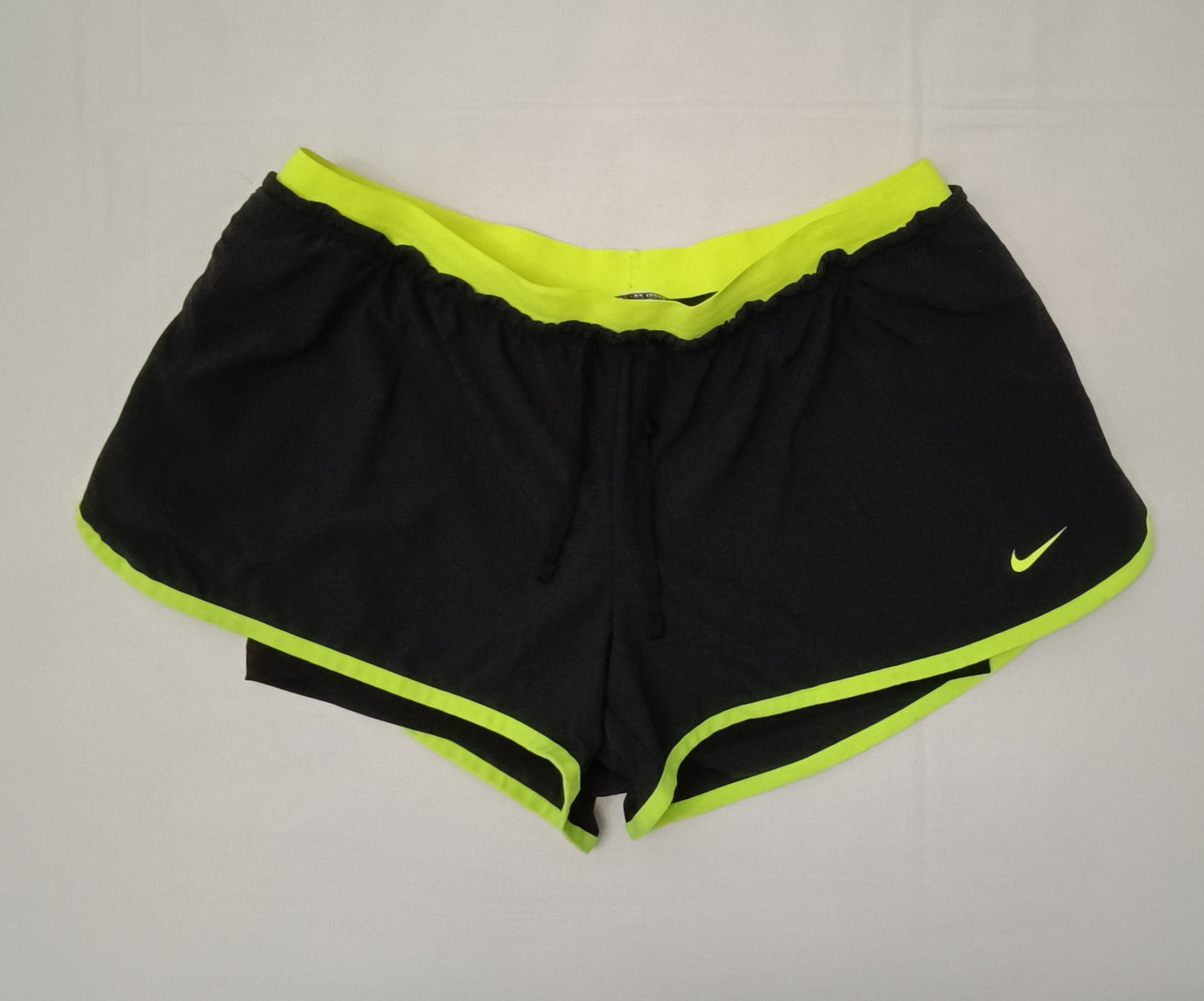 (ДАМСКО) (L) Nike DRI-FIT 2in1 Shorts шорти с клин 2в1