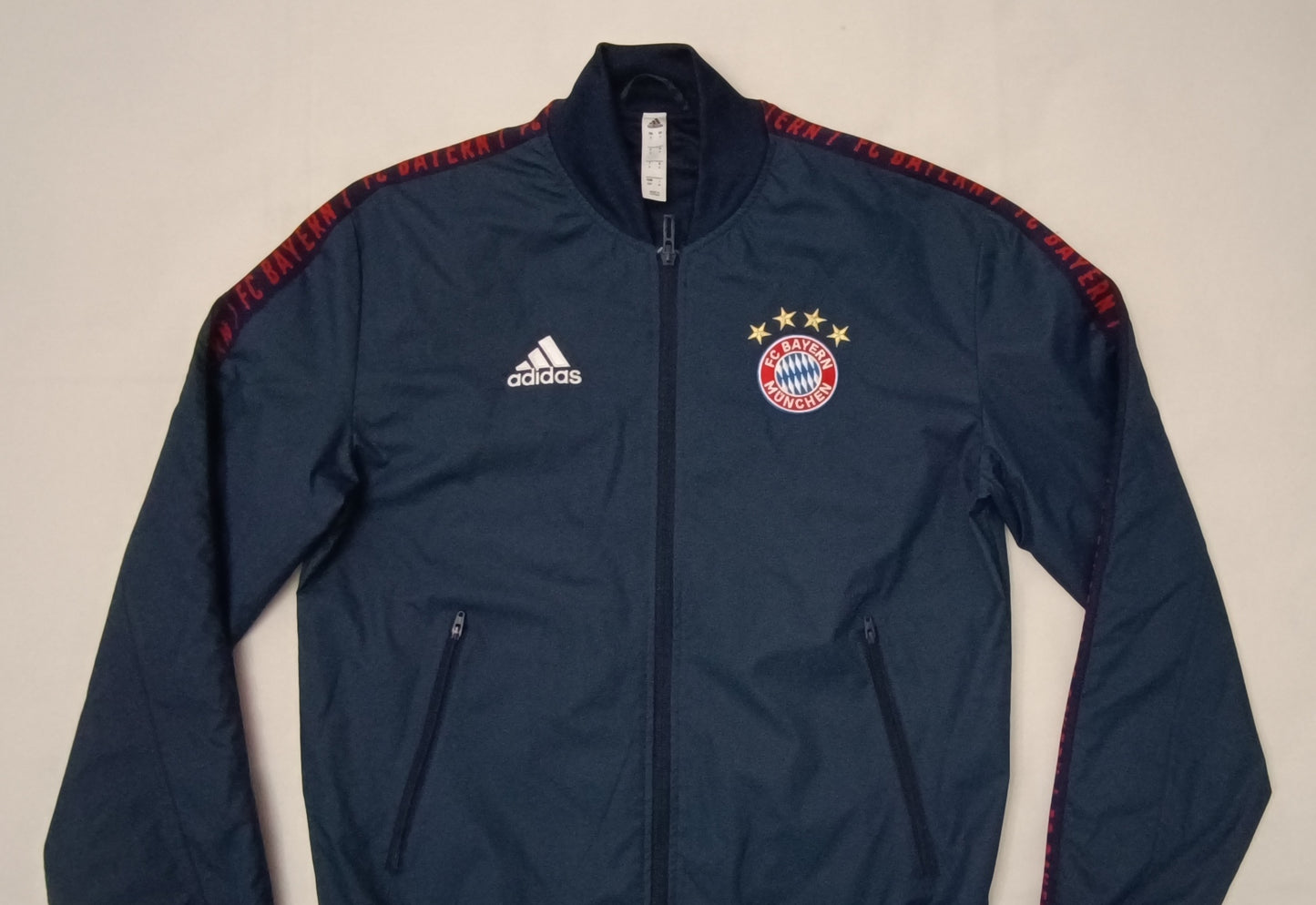 (S) Adidas Bayern Munchen Woven Jacket яке