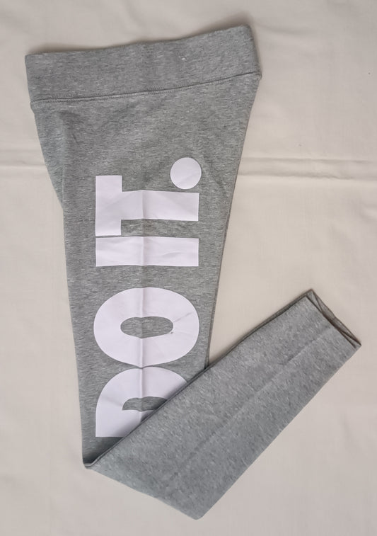 (ДАМСКО) (XS) Nike NSW Just Do It Leggings клин