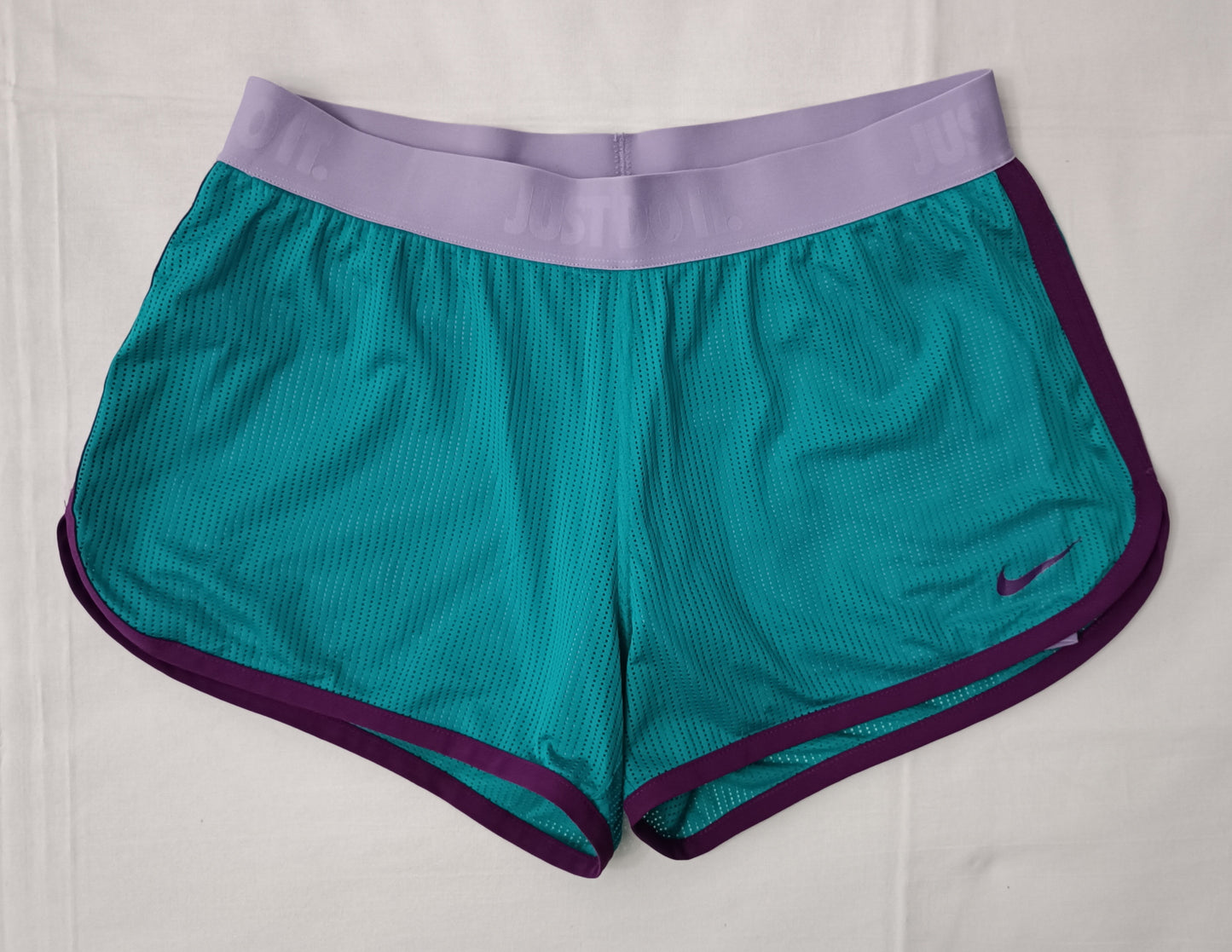 (ДАМСКО) (L) Nike DRI-FIT 2in1 Shorts шорти с клин 2в1