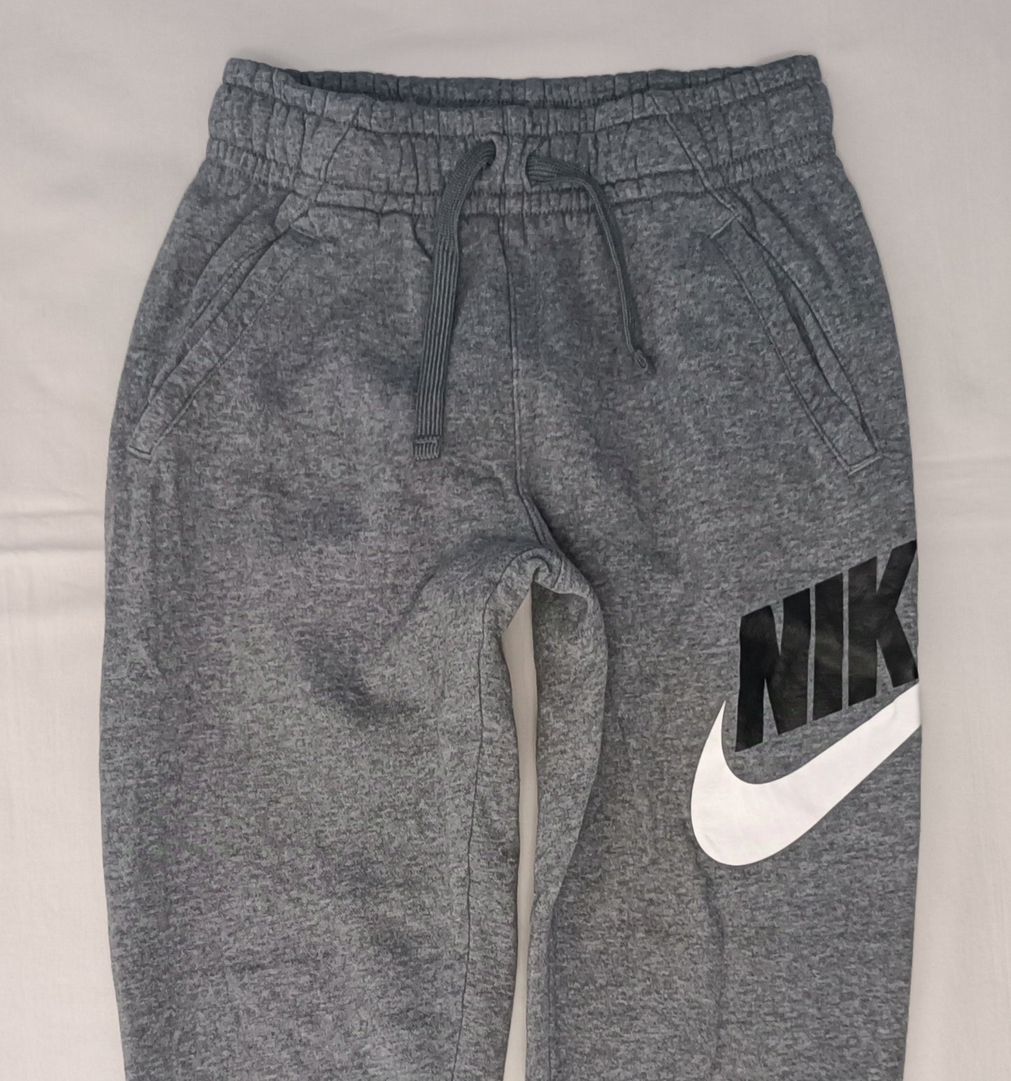 (ДЕТСКО) (Ръст 137-147см) Nike Sportswear Swoosh Sweatpants долнище