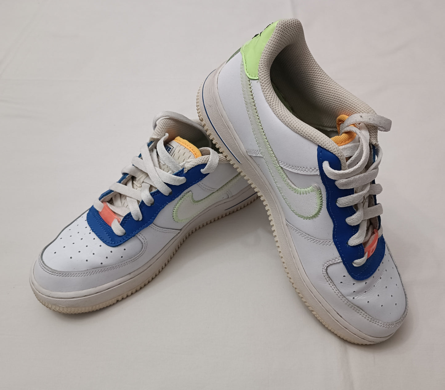 (40) Nike AIR Force 1 LV8 GS Shoes спортни обувки