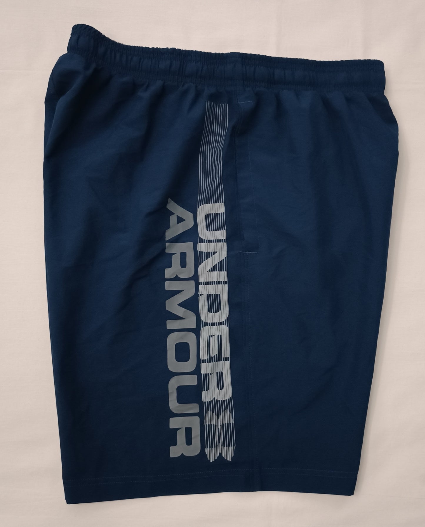 (M) Under Armour UA Shorts шорти