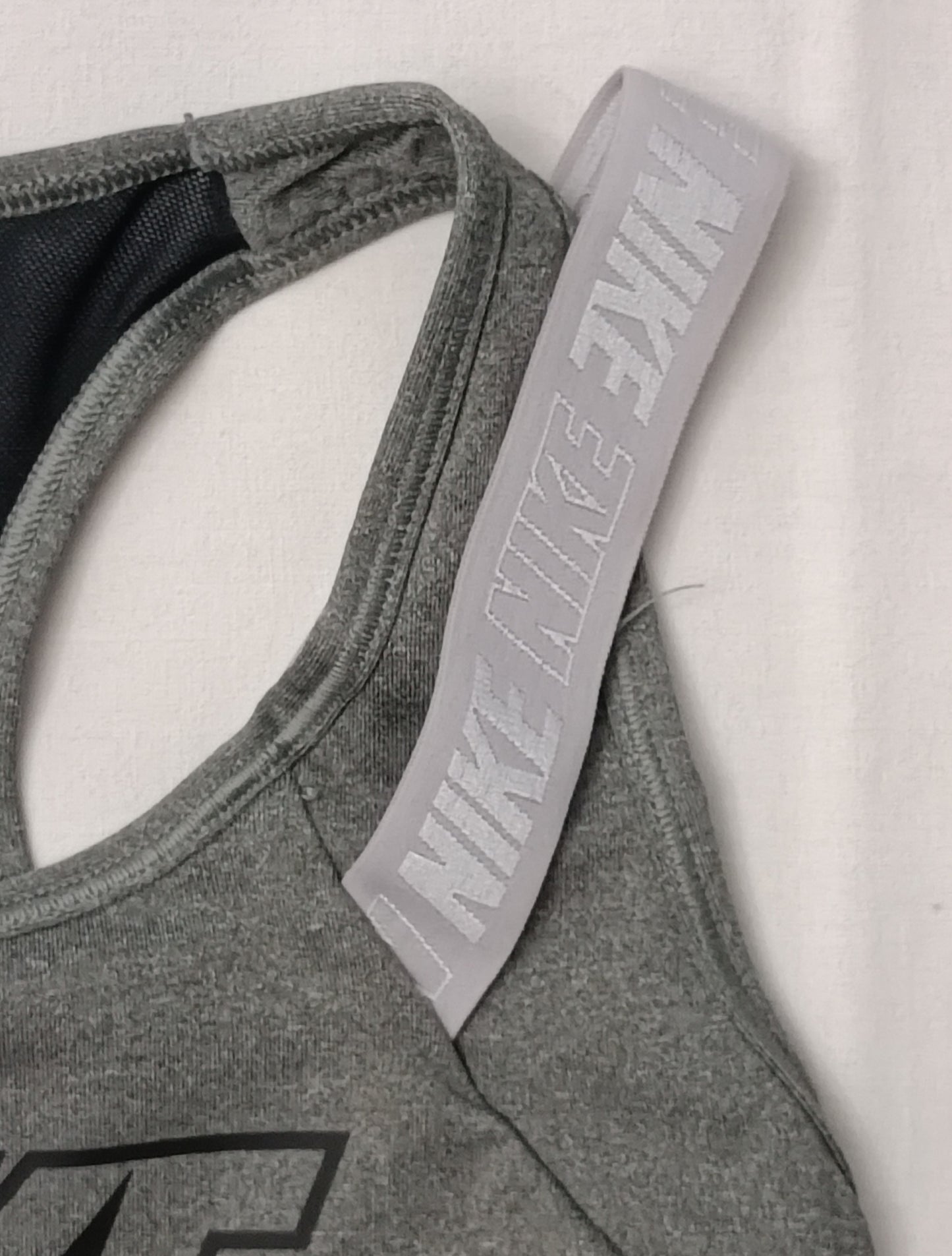 (ДАМСКО) (XS) Nike DRI-FIT Bra бюстие