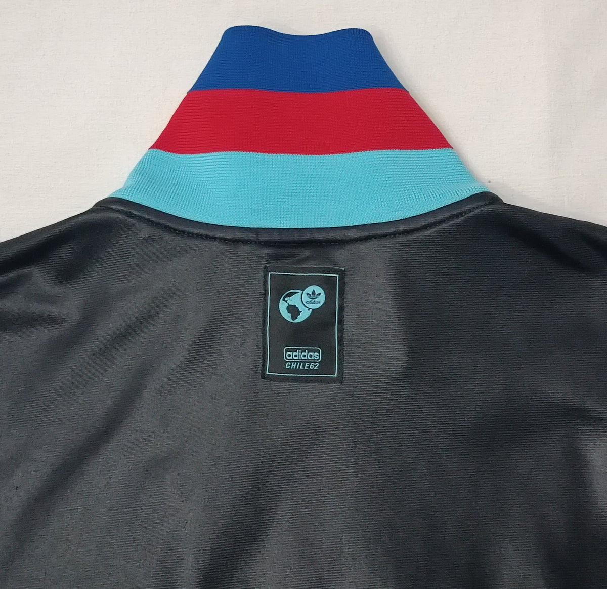 (L) Adidas Originals Chile 62 Jacket яке