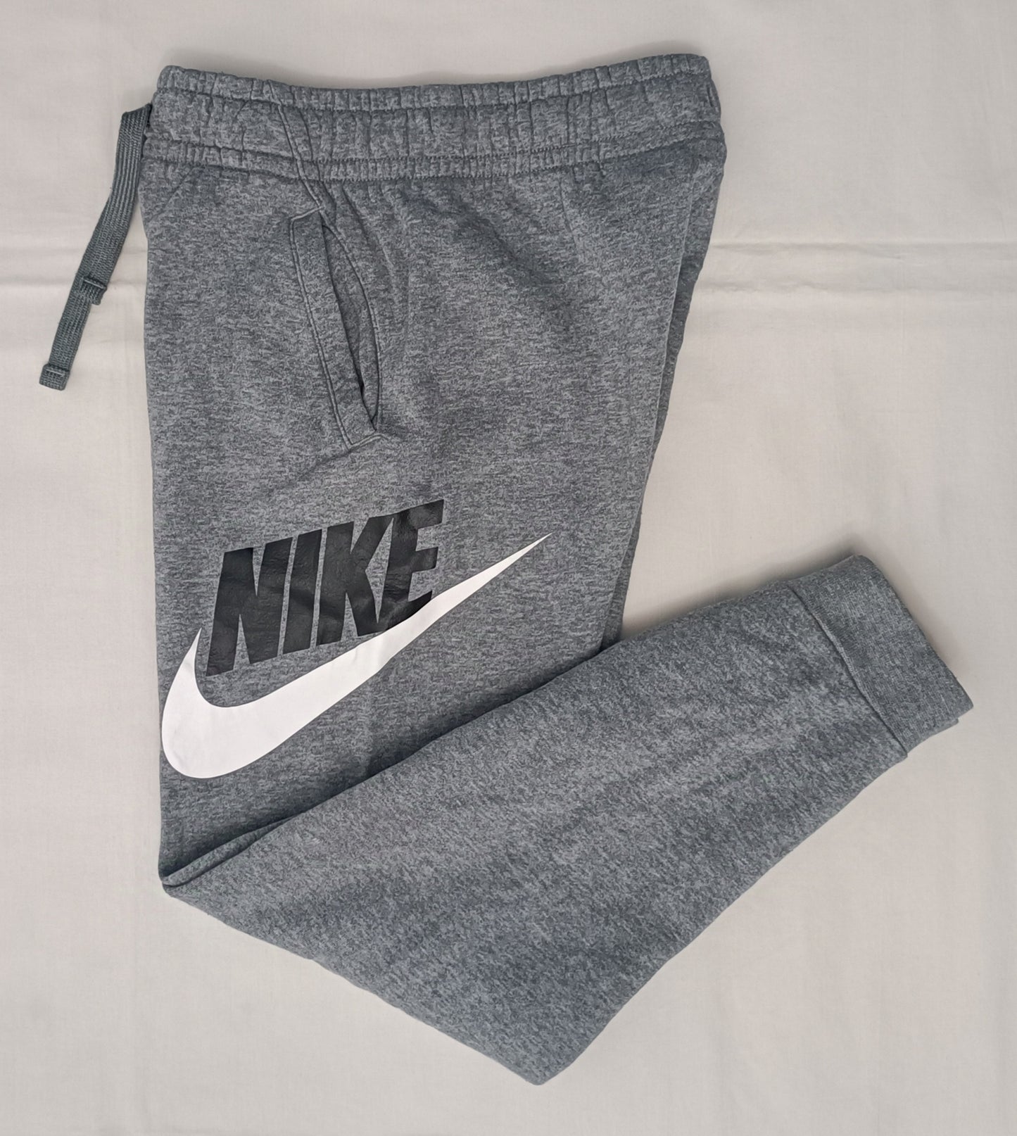 (ДЕТСКО) (Ръст 137-147см) Nike Sportswear Swoosh Sweatpants долнище