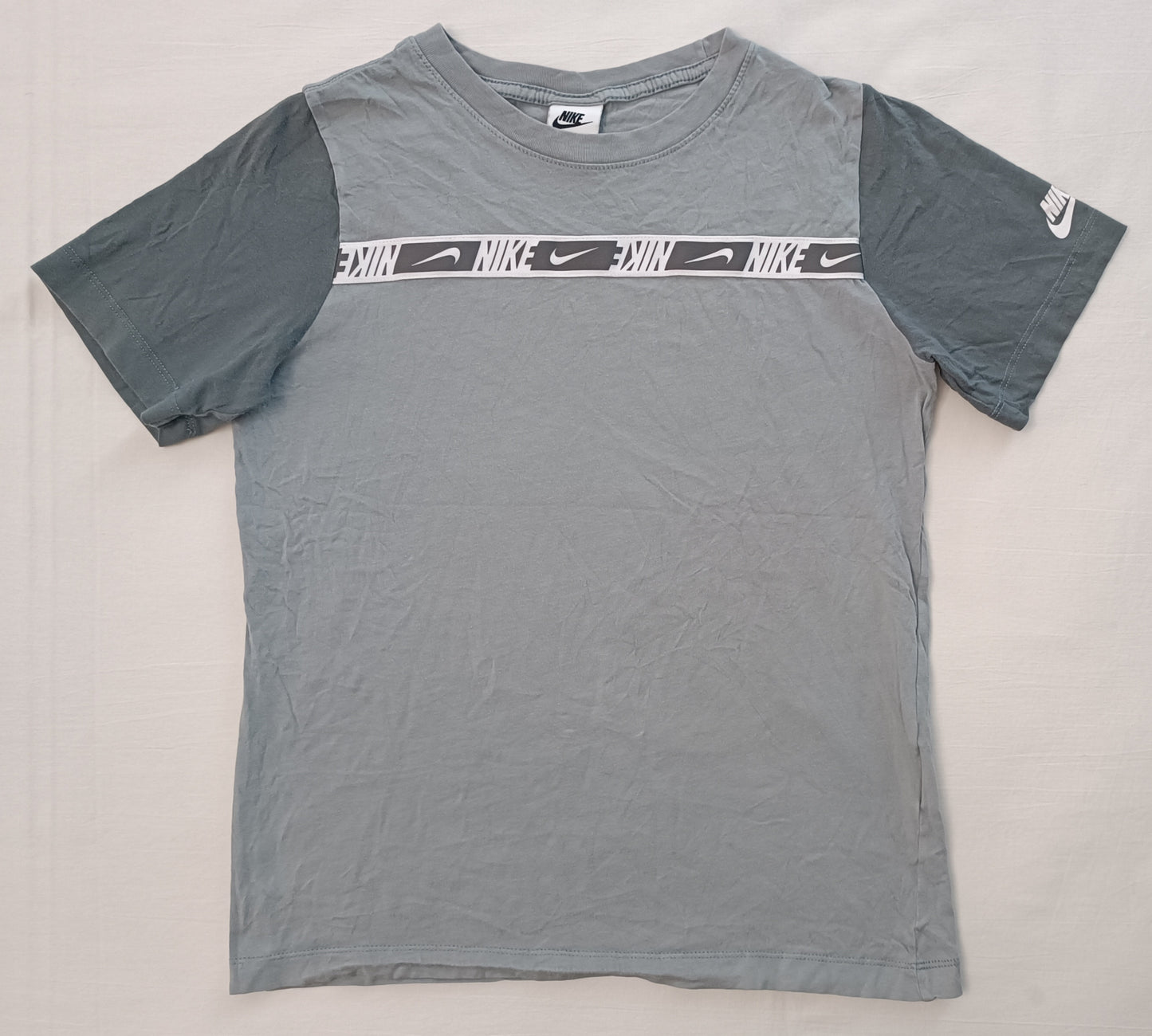 (ДЕТСКО) (Ръст 158-170см) Nike Sportswear Repeat Tee тениска