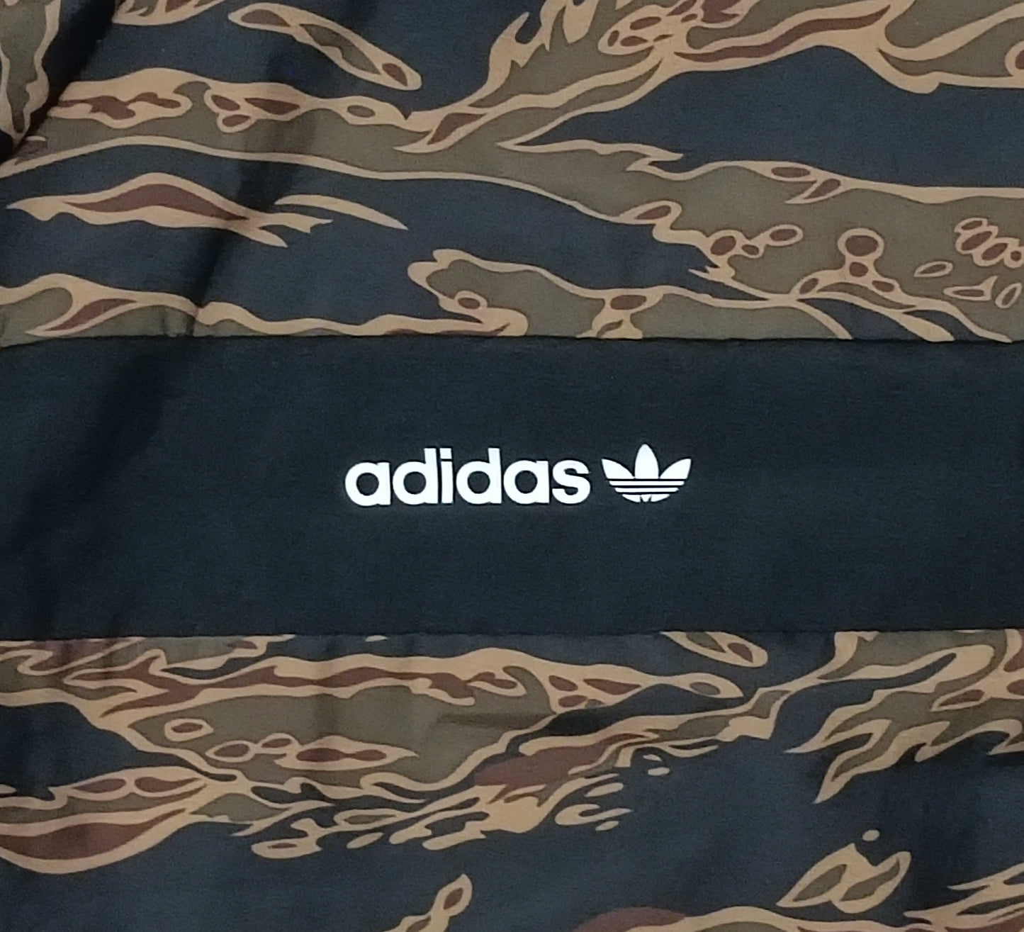 (M) Adidas Originals Camouflage Windbreaker Jacket яке