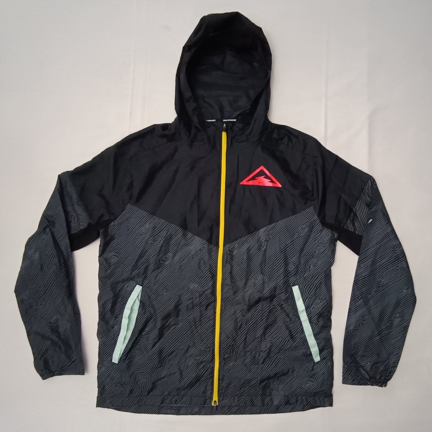 (M) Nike Trail Windrunner Jacket яке