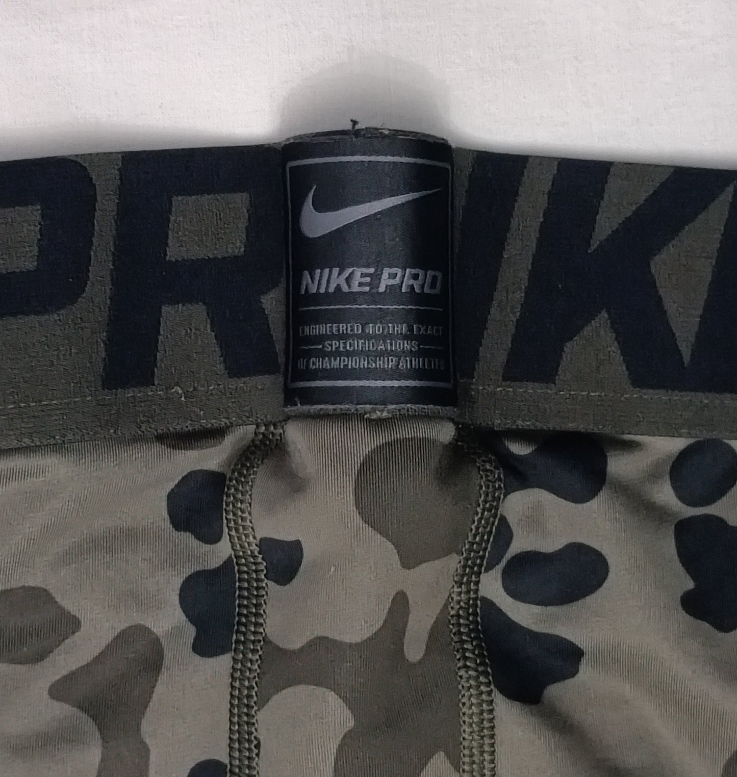 (ДАМСКО) (L) Nike PRO DRI-FIT Hyperwarm Camouflage Tights клин