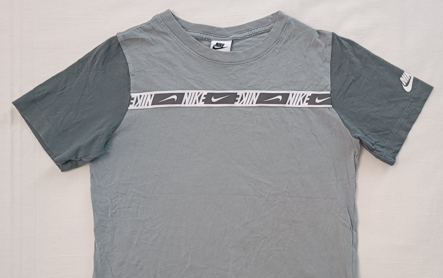 (ДЕТСКО) (Ръст 158-170см) Nike Sportswear Repeat Tee тениска