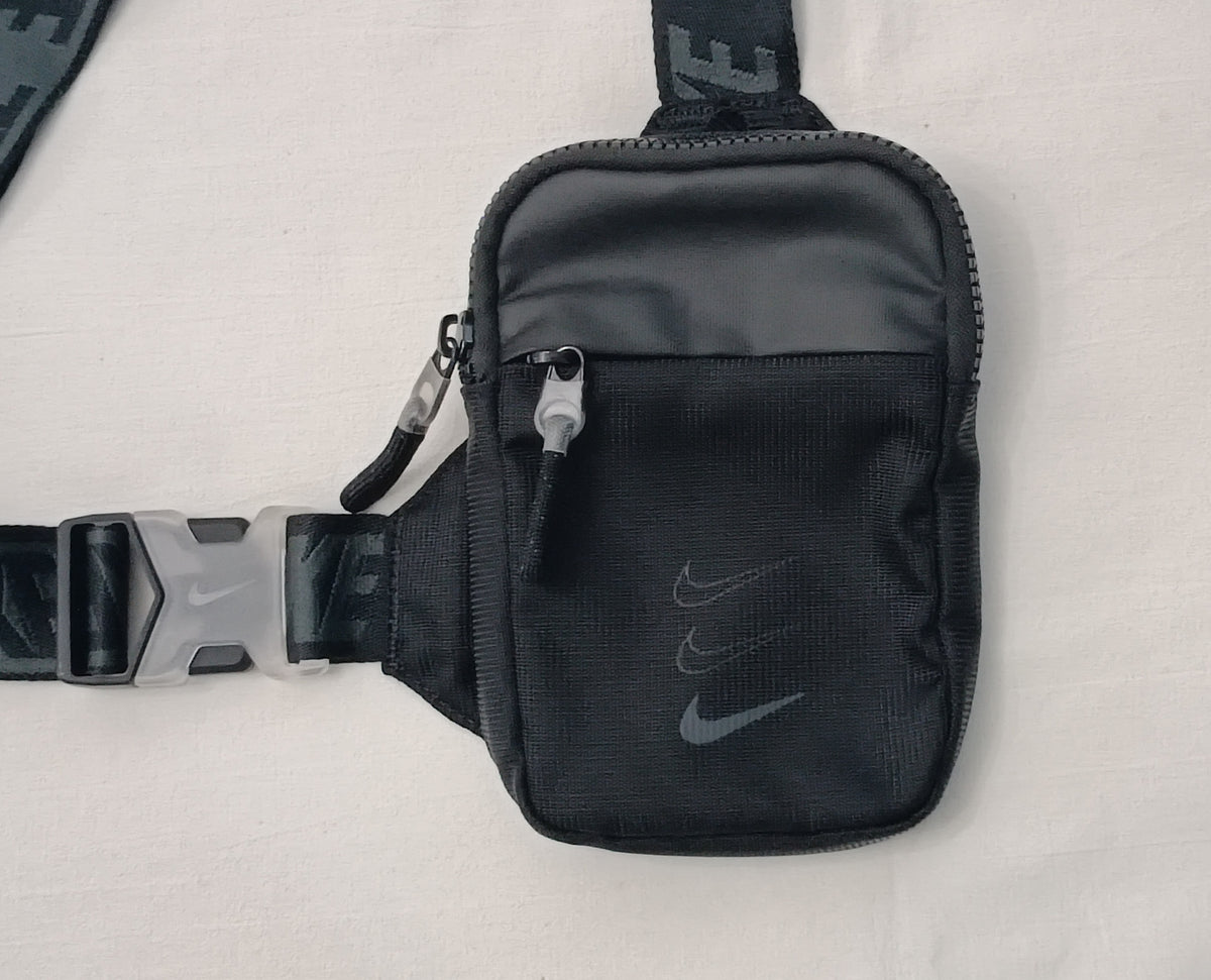 Nike Sportswear Hip Pack чантичка